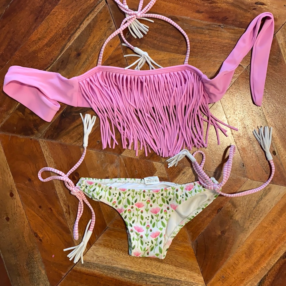Kimi & Li Bikini